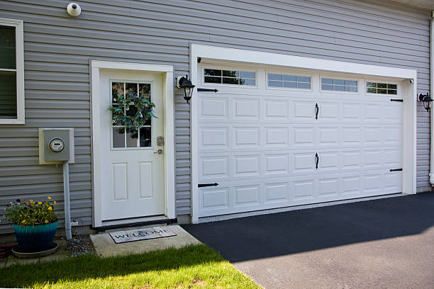 24/7 Emergency Garage Door Panel Replacement experts in Brockton, MA